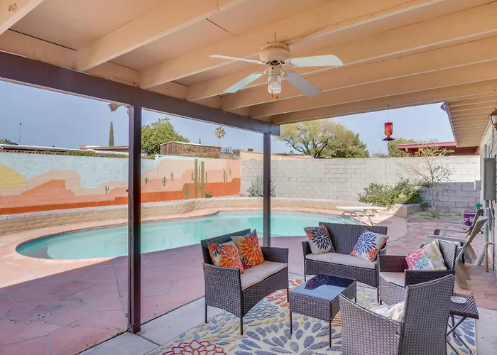 Holiday home 5 Mi To Saguaro National Park: Desert Gem W/ Pool! Tucson
