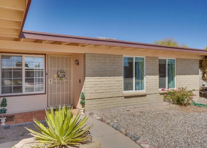 Holiday home 5 Mi To Saguaro National Park: Desert Gem W/ Pool! Tucson